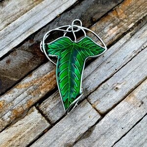 Lorien Leaf pin. This is a stick pin.
